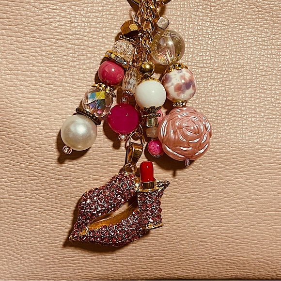 SOLD ‼️ Handbag Jewelry NEW Lips Lipstick Bag Charm Beads Keychain Flower Bag - Picture 14 of 15